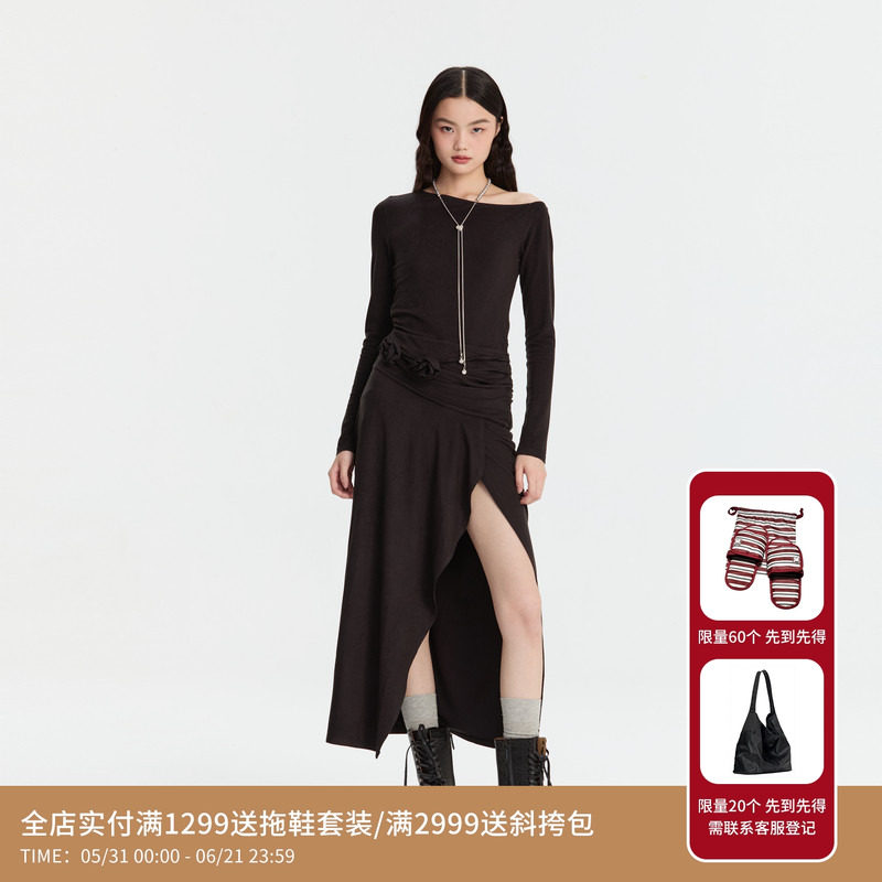 REVAN芮范设计师款浪漫摩登斜肩连衣裙RM91101159