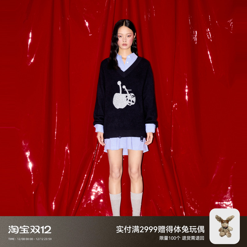 REVAN芮范樱桃系列学院风格纹毛衫连衣裙RM91101320