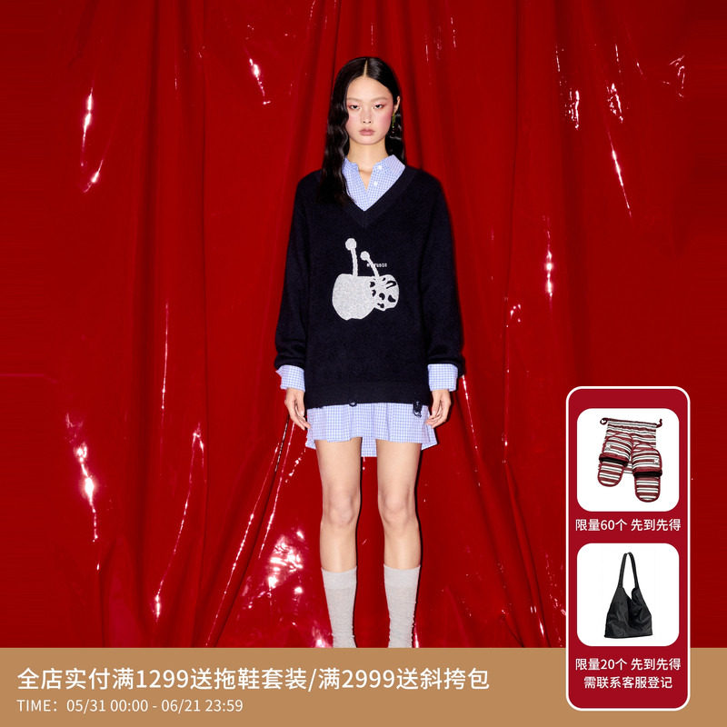 REVAN芮范樱桃系列学院风格纹毛衫连衣裙RM91101320