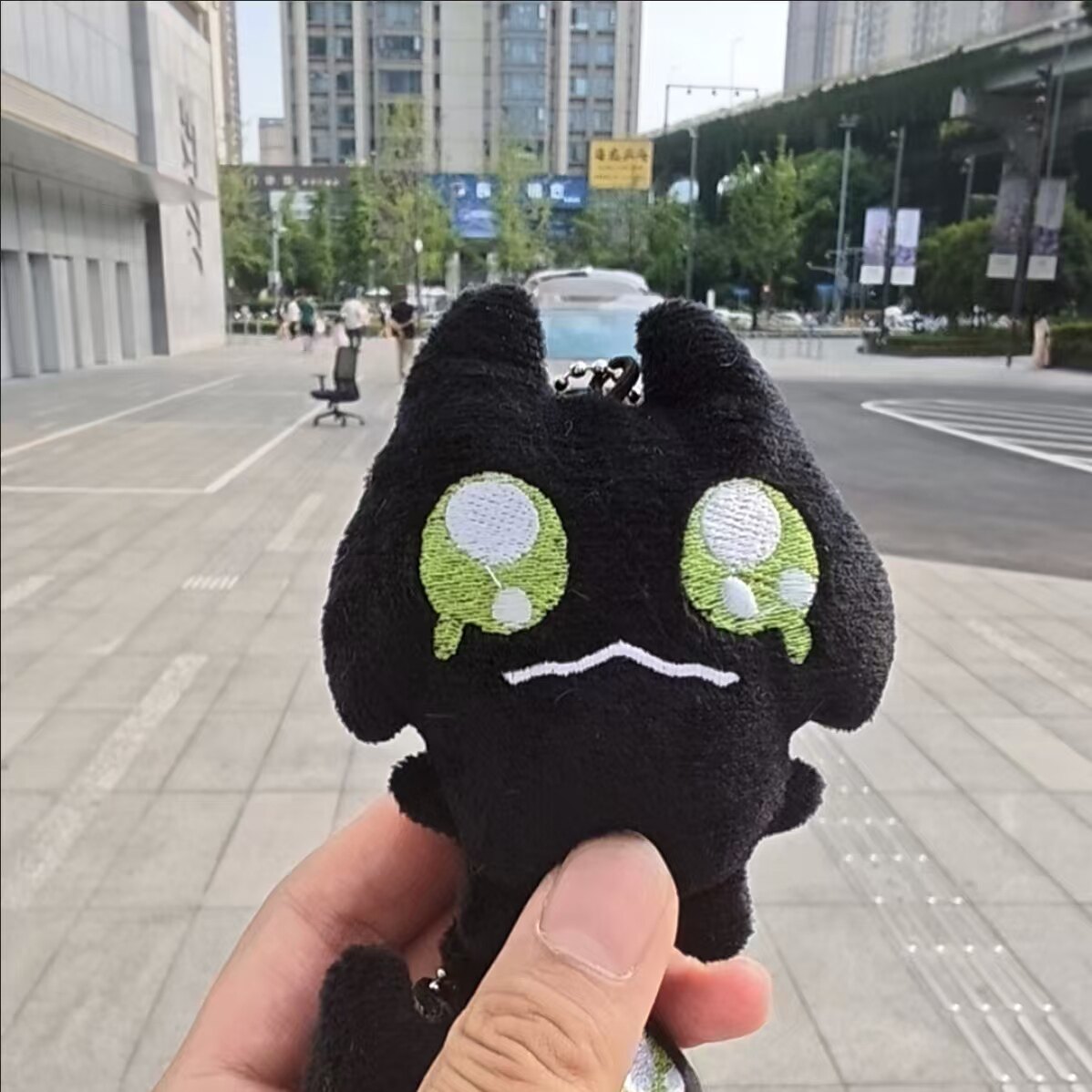 明星周边黑色毛绒小猫包挂件丑萌卡通玩偶礼物可爱毛绒玩具钥匙扣