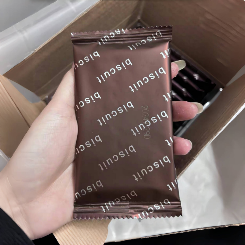 &新疆包邮西藏Aji黑巧薄脆饼干巧克力华夫脆黄油薄脆88g解馋早餐