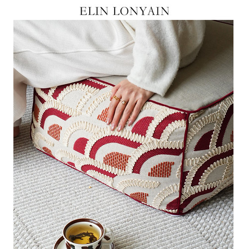 珑衍家居中古侘寂红色刺绣蒲团