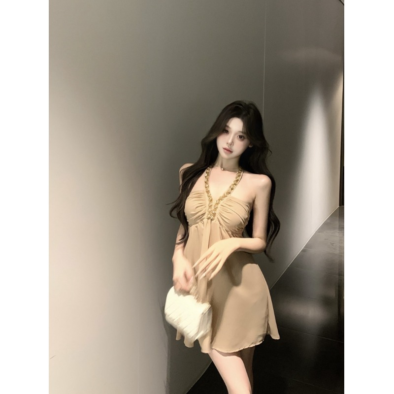 重工镶钻轻奢名媛连衣裙轻熟高级感修身露背显瘦抹胸无袖A字短裙