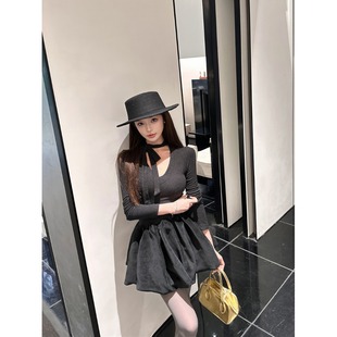 黑色针织拼接v领连衣裙女秋季收腰生日a字裙子富家千金感花苞短裙