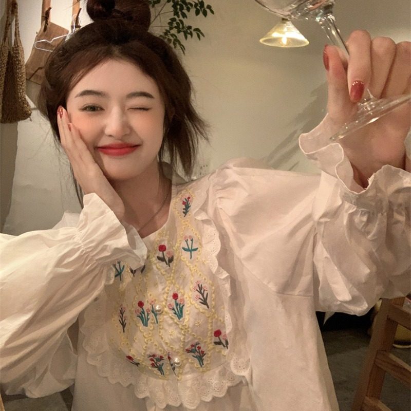 甜美重工刺绣白色衬衫长袖女2026年秋季新款法式别致木耳花边衬衣