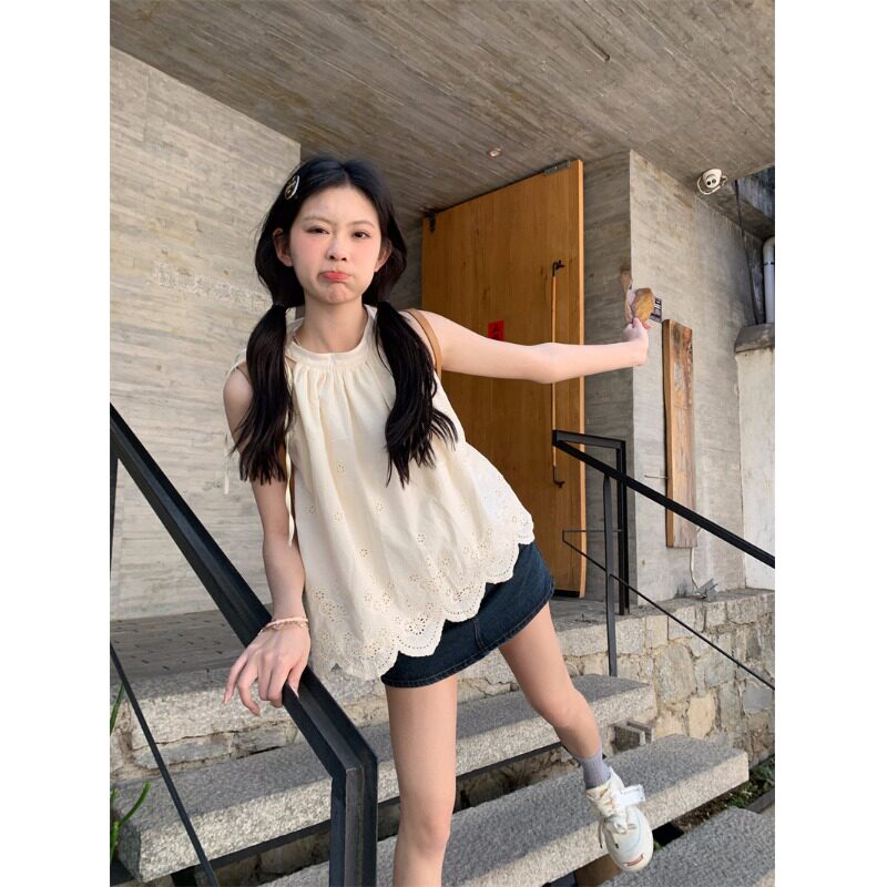 小众设计感镂空刺绣挂脖背心女夏季2026新款百搭显瘦露肩无袖上衣