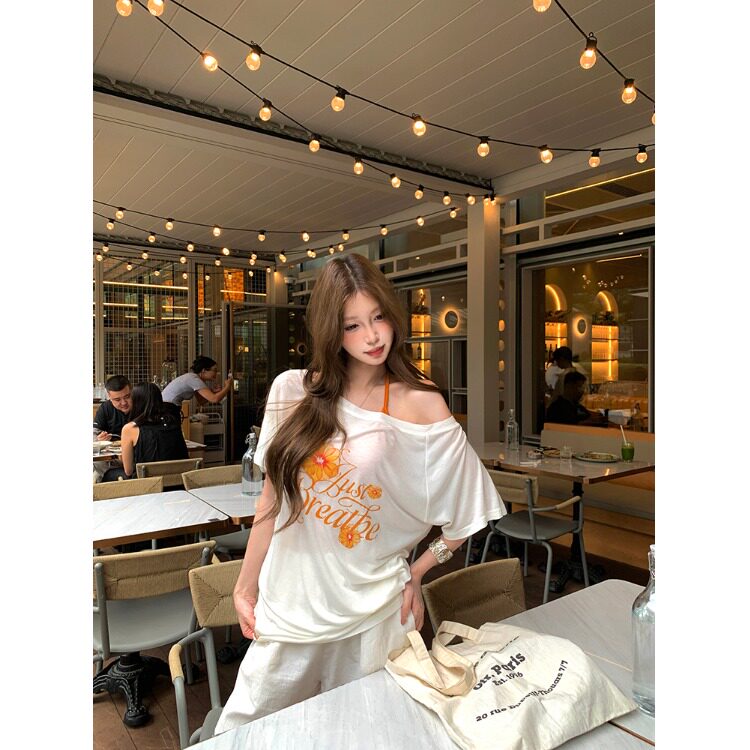 斜肩印花防晒罩衫女2026夏季新款短袖t恤白色宽松ins气质露肩上衣