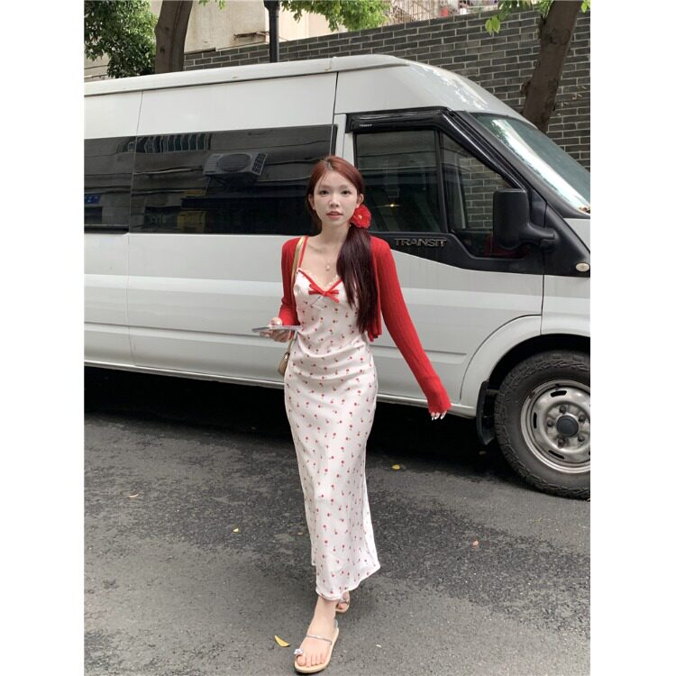 红色显白防晒针织开衫缎面印花吊带连衣裙女2026夏季新款时尚套装