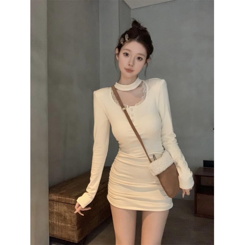 蕾丝边拼接性感挂脖连衣裙