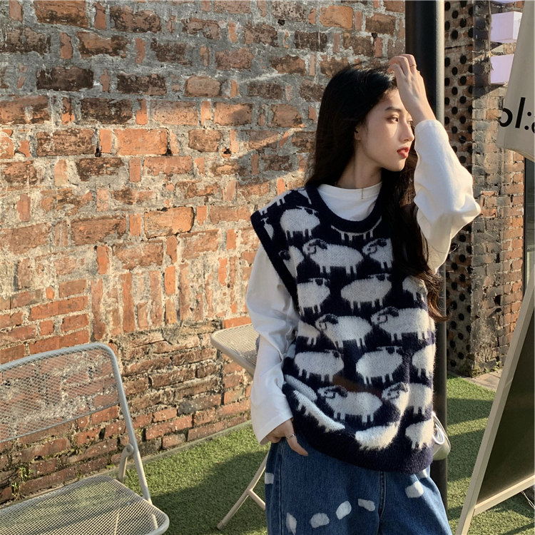 网红小绵羊图案针织马甲女秋冬复古学生百搭无袖坎肩叠穿毛衣背心