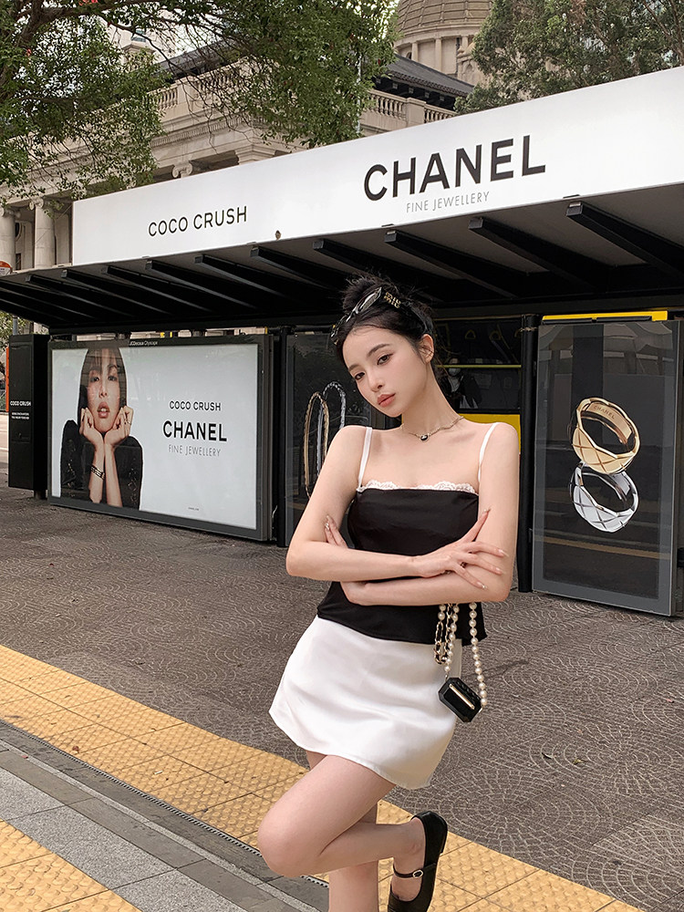 黑色缎面蕾丝拼接露背吊带小背心女夏季修身辣妹短款内搭外穿上衣