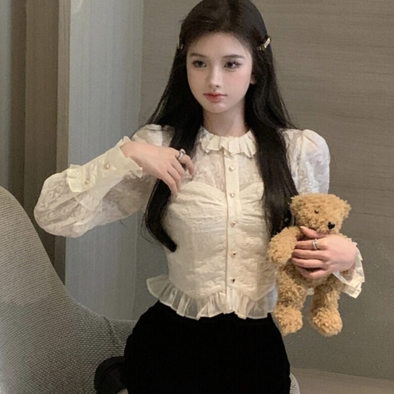 法式宫廷风蕾丝衬衫女装冬季2026新款独特别致木耳边收腰短款上衣