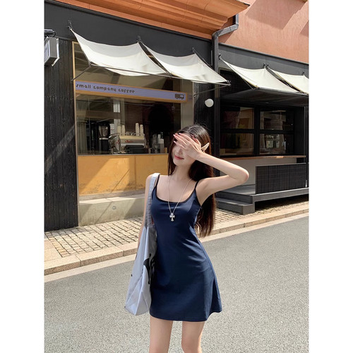 露背带胸垫吊带连衣裙女夏季2026新款韩系简约收腰显瘦A字短裙ins