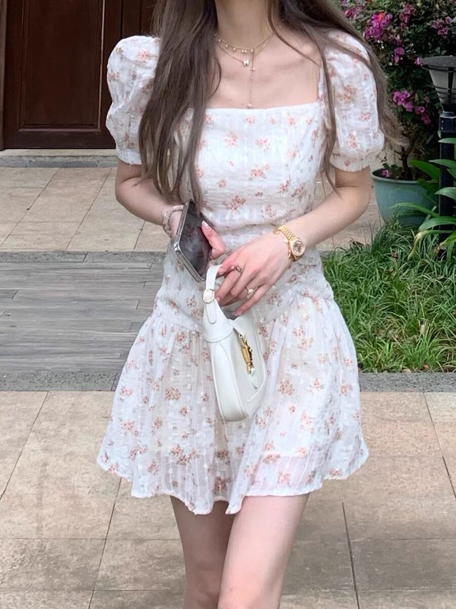 碎花连衣裙女夏季短袖温柔风ins仙女裙超仙小个子收腰显瘦短裙子