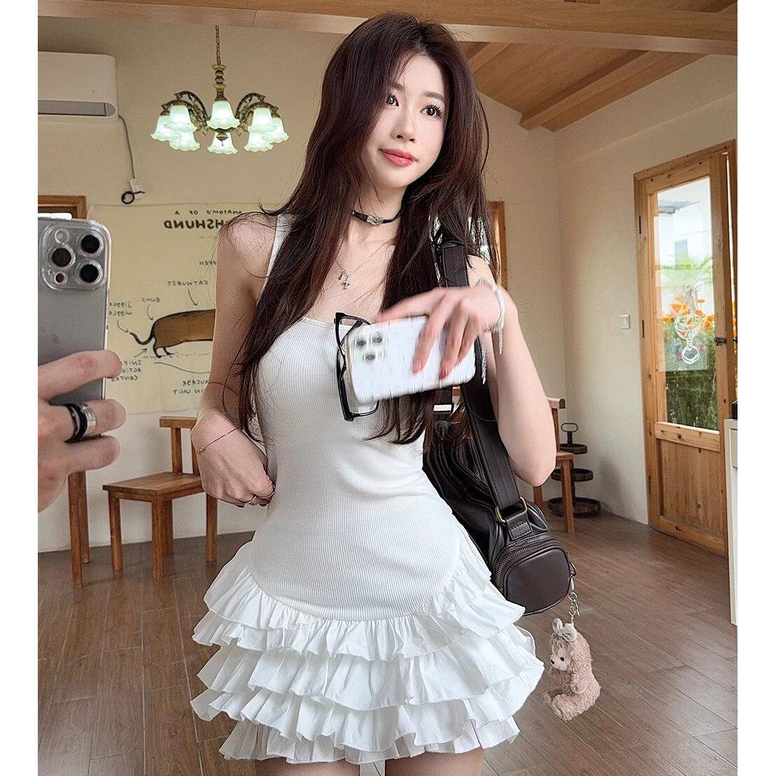 甜辣妹收腰白色针织吊带连衣裙子女夏季别致chic荷叶边短裙蛋糕裙