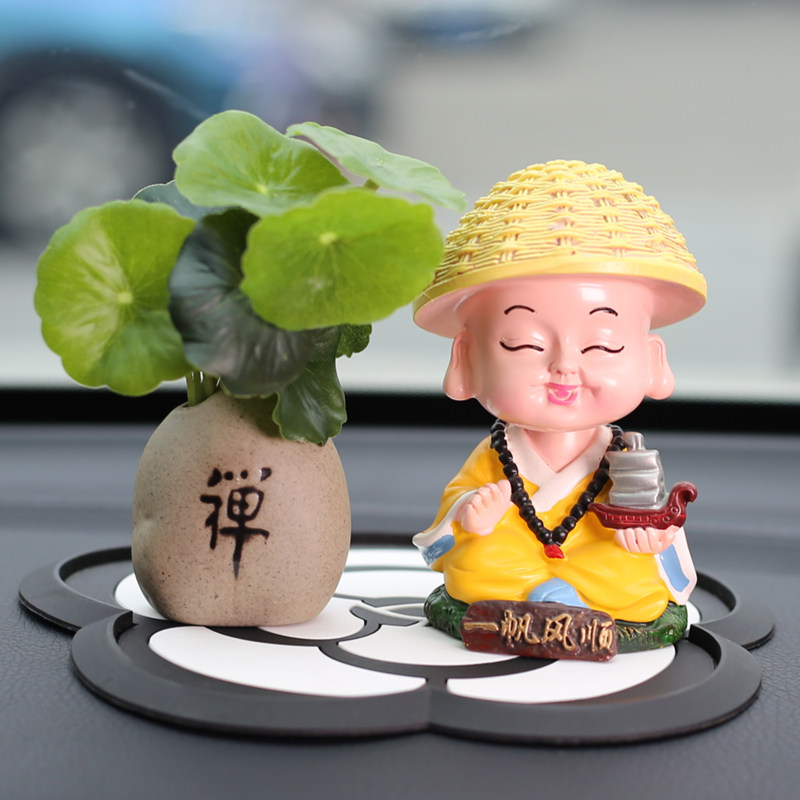 小和尚佛系车载内饰品摆件中控台汽车男高档创意可爱摇头装饰用品
