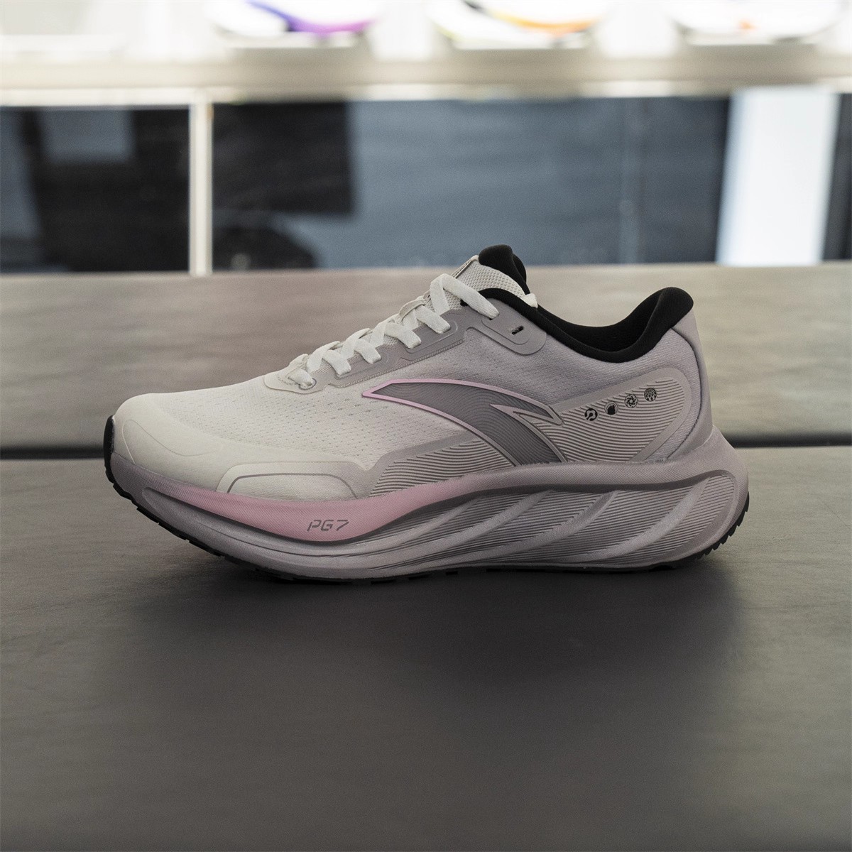 安踏PG7旅步2.5运动鞋女新款加绒缓震6休闲通勤慢跑鞋子122545545