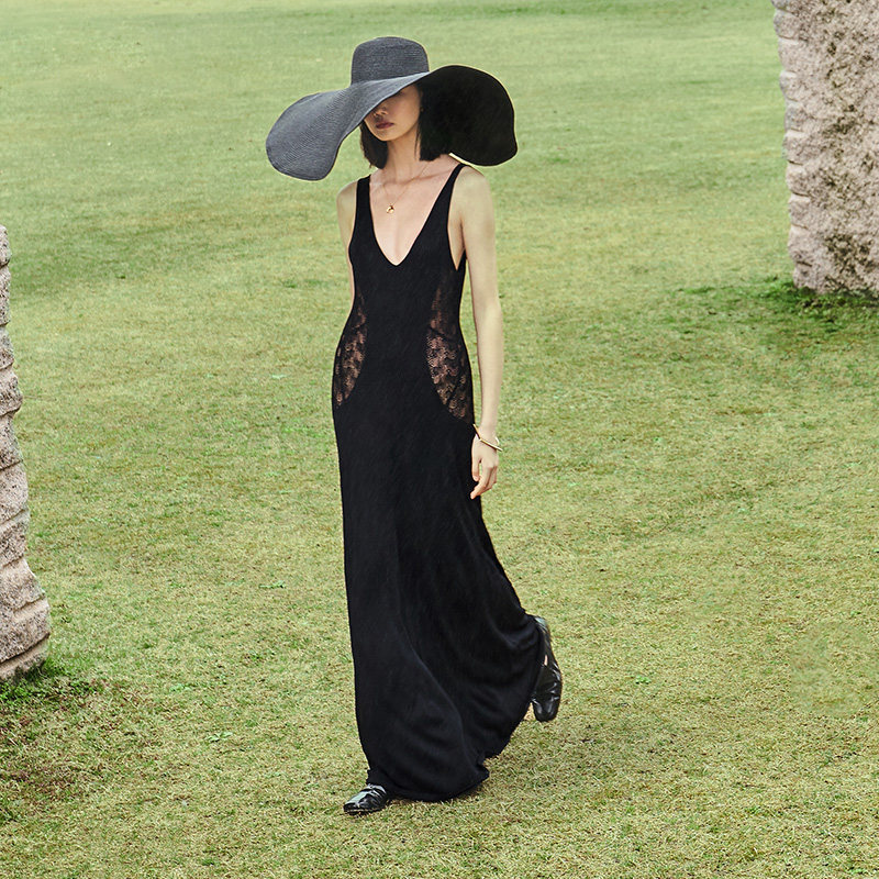 vogo/沃格连衣裙设计感礼服修身v领显瘦长款裙rv22c1802