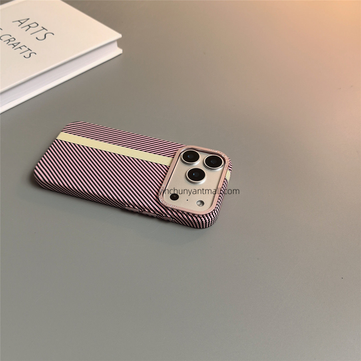 粉色3D碳纤维纹适用苹果17手机壳硬壳16Pro磨砂15pro简约16高级感iPhone15防摔新款17pro全包16promax男女
