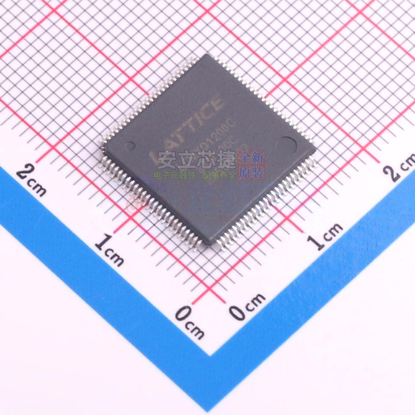 可编程逻辑器件(CPLD/FPGA) LCMXO1200C-3TN100C TQFP-100 LATTIC