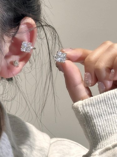 百搭小方糖～叠戴耳夹锆石无耳洞耳骨夹高级感小众冷淡风耳挂女