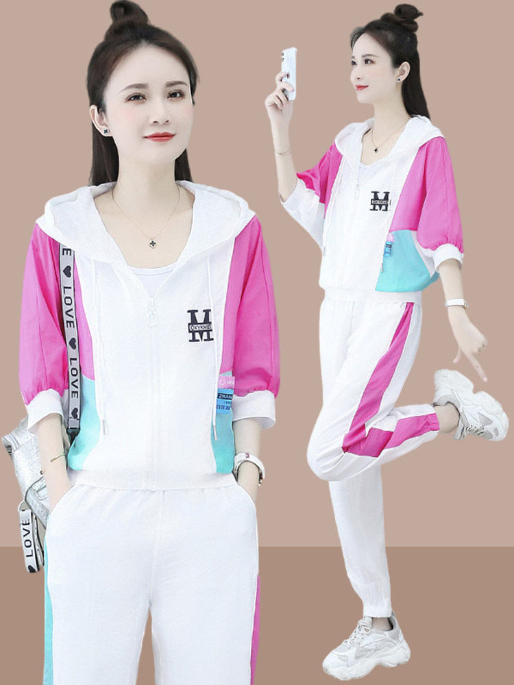 여성 운동복 세트 2024 여름 새로운 캐주얼 패션 투피스 세트 대형 서양식 유행 연령 감소 반팔