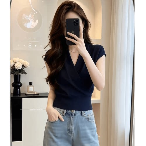 藏蓝色V领交叉针织短袖女