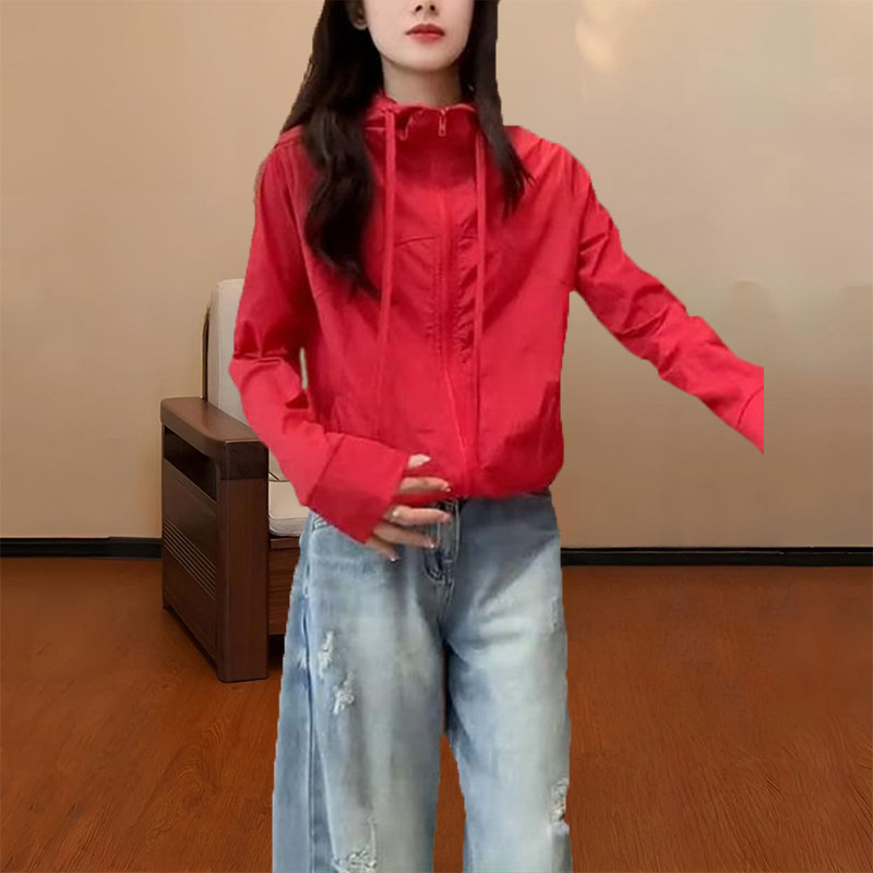 欧货爆款高级感超好看上衣多巴胺红色轻薄款连帽防晒衣外套女夏季