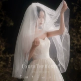 月下相恋 Невеста ведет марлю.