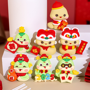 新年送福小蛇蛋糕装饰摆件蛇年祝福语可爱蛇宝宝甜品台烘焙插件