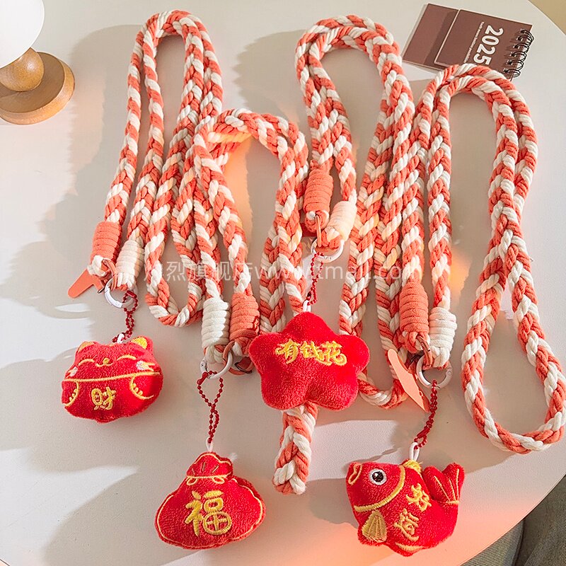 喜庆新年福袋毛绒挂件可爱公仔手机挂绳编织绳学生包包挂饰百搭趣味学生女款户外手机链通用ccd相机便携长绳