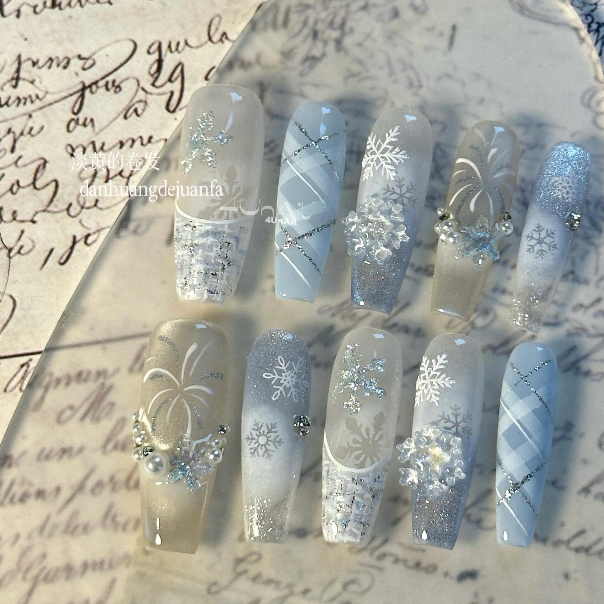 【冬季少女】蓝色烟火纯手工法式新款穿戴甲秋冬高级感手绘美甲贴,彩妆/香水/美妆工具,穿戴甲/甲片,淘宝优惠券,粉丝福利购,淘宝优惠卷