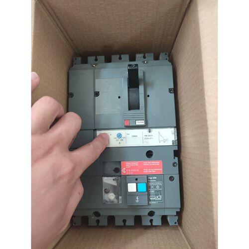 客服在线:施耐德CVS250F塑壳断路器新款产品4P250A漏电保护器【议
