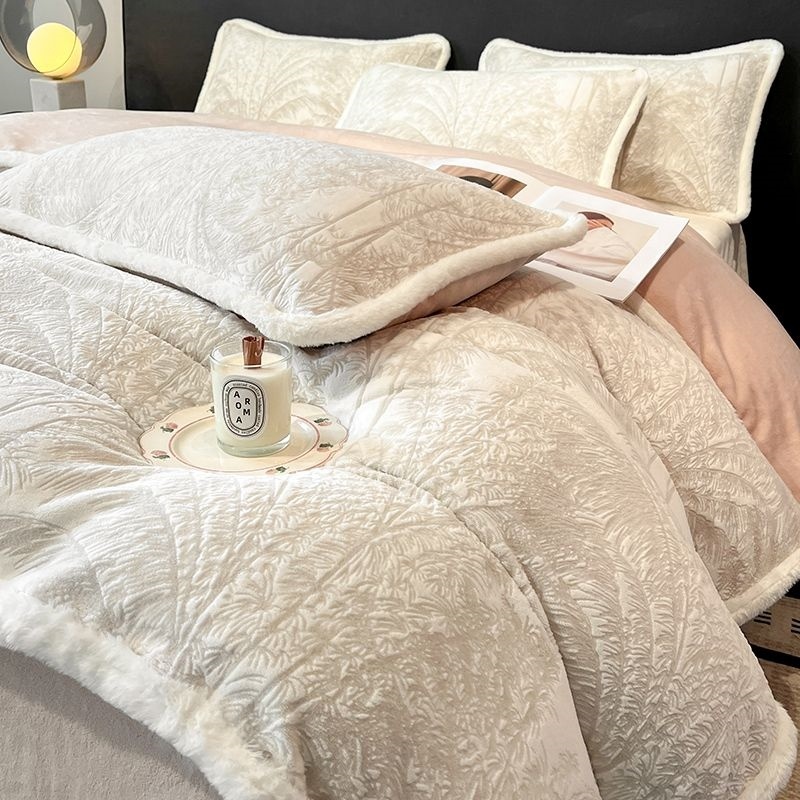 四件套牛奶绒a类母婴级雕花加厚被套双面珊瑚绒学生3件套居家