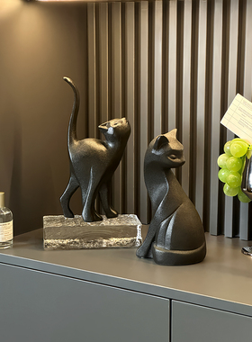 高端设计艺术姿态猫饰品Wabi-Sabi风格客厅入口电视柜覆古家具软