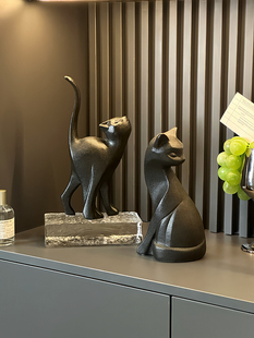 高端设计艺术姿态猫饰品Wabi-Sabi风格客厅入口电视柜覆古家具软