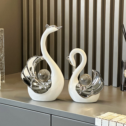 高颜值水晶球情侣天鹅摆件