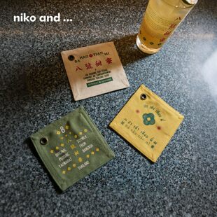 niko and ...  八号甜蜜合作系列2026新款文字图案方形杯垫601616
