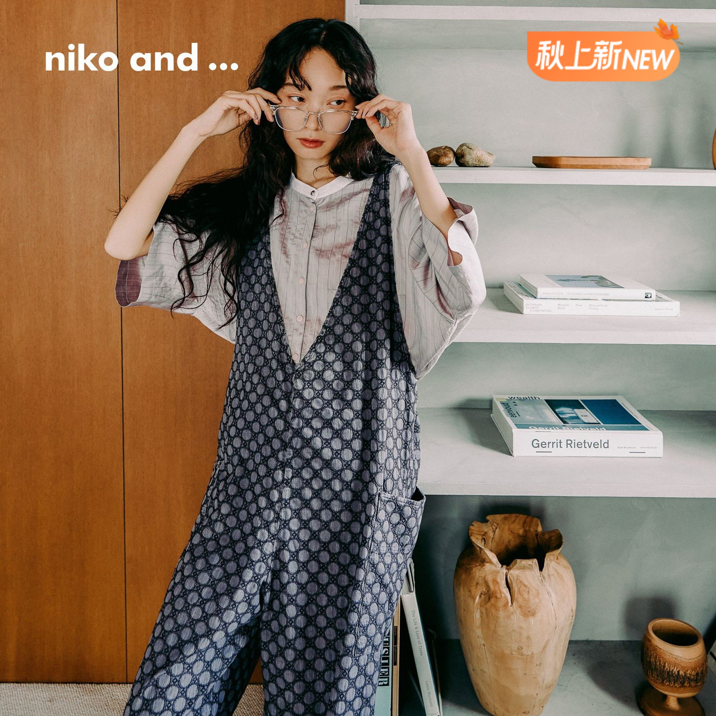 niko and ...MNC2026秋季新款女士复古圆环刺绣无袖背带裤679251图片