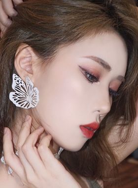 keyt淡黄色蝴蝶耳环女简约百搭镂空耳钉女ins超火网红耳饰女chic