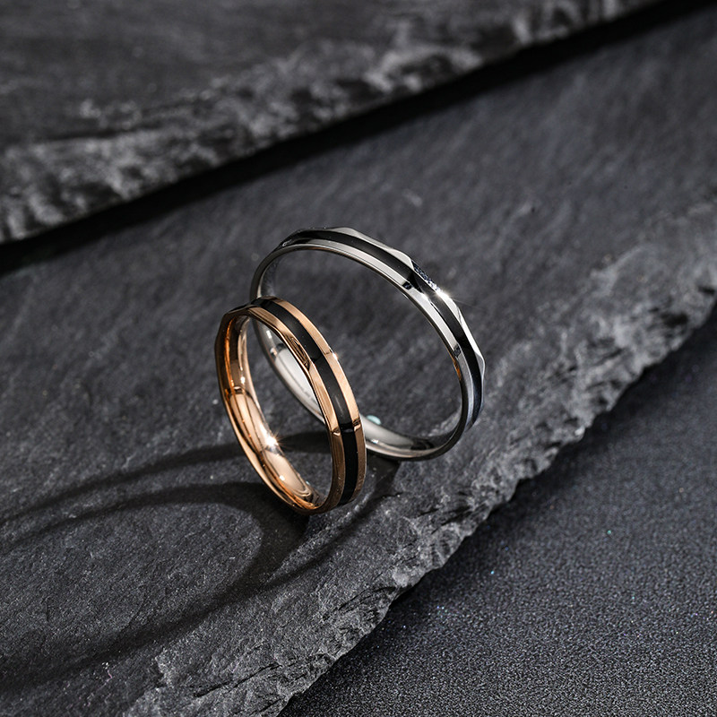 日韩戒指男女士钛钢小众设计简约尾戒ins银黑色情侣对戒定制字母