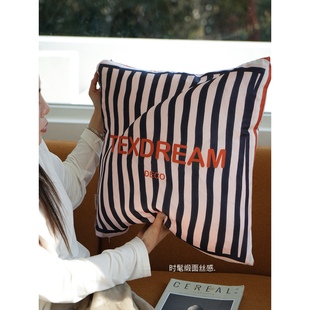 【第3件0元】态度 扭曲条纹沙发抱枕套北欧轻奢缎面卧室床头靠垫