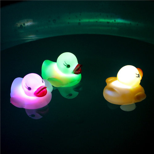 1PC New Cute Rubber Duck Bath Flashing Light Toy Duck Baby