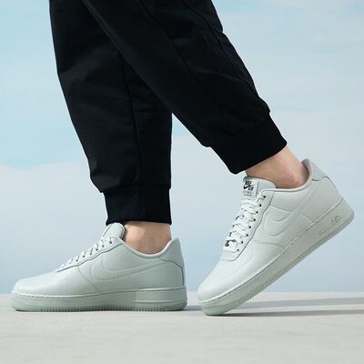 耐克空军一号男子时尚舒适板鞋