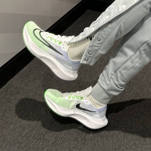 Nike/耐克Zoom Fly 5百搭舒适男女低帮休闲运动跑步鞋DM8968-101