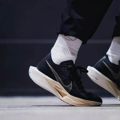 Nike/耐克VAPORFLY 3男女轻便竞速训练碳板运动跑步鞋DV4129-001