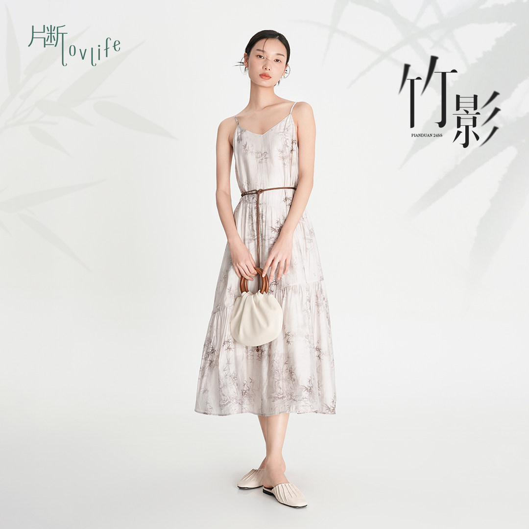 片断【竹影】连衣裙女夏季新款不规则褶皱系带设计俏皮减龄吊带裙图片