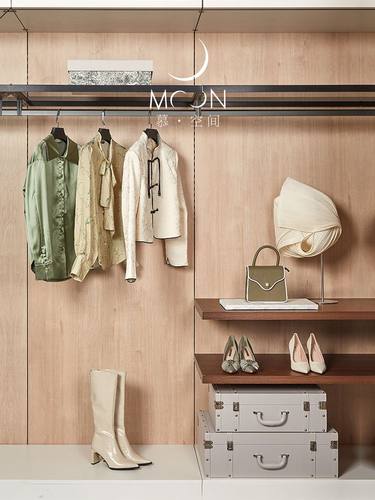 慕空间样板房衣帽间衣柜衣服摆件