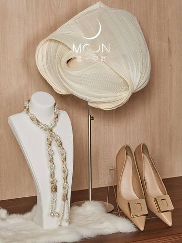 慕空间样板房衣帽间梳妆台摆件