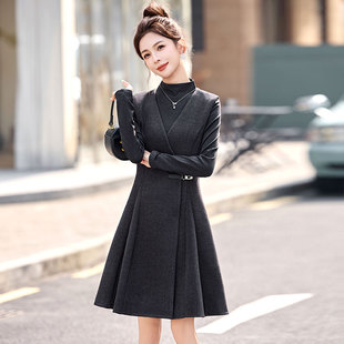 马甲两件套连衣裙2026新款超火春装穿搭一整套今年流行爆款A字裙